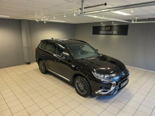 mitsubishi-outlander-plug-in-petrol-2019-big-1