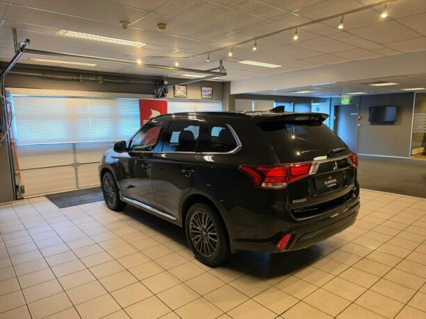 mitsubishi-outlander-plug-in-petrol-2019-big-6