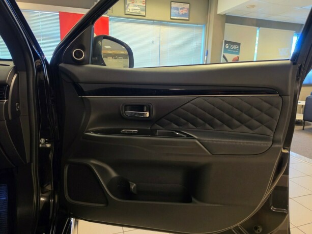 mitsubishi-outlander-plug-in-petrol-2019-big-15