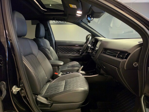 mitsubishi-outlander-plug-in-petrol-2019-big-10