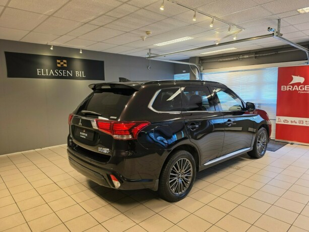 mitsubishi-outlander-plug-in-petrol-2019-big-4