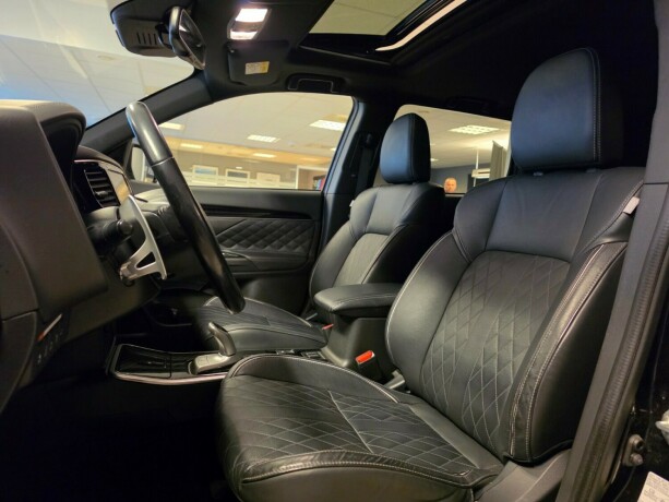 mitsubishi-outlander-plug-in-petrol-2019-big-22