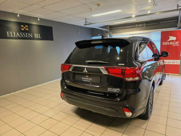mitsubishi-outlander-plug-in-petrol-2019-big-5
