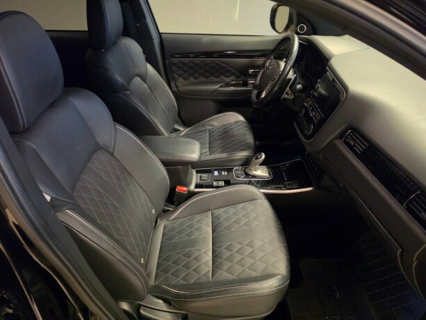 mitsubishi-outlander-plug-in-petrol-2019-big-14