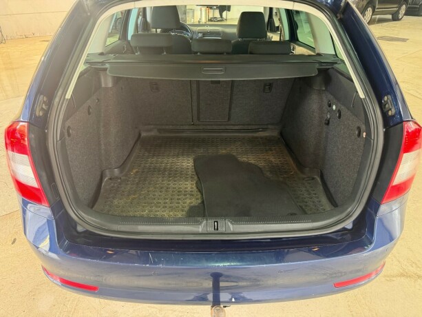 skoda-octavia-bensin-2011-big-13