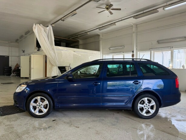 skoda-octavia-bensin-2011-big-1