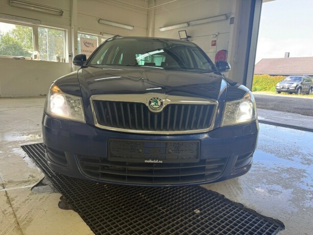 skoda-octavia-bensin-2011-big-7
