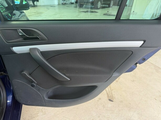 skoda-octavia-bensin-2011-big-10