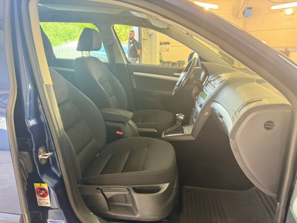 skoda-octavia-bensin-2011-big-9