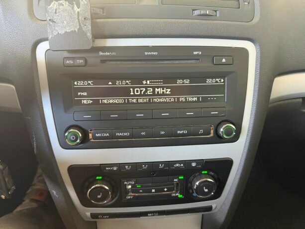 skoda-octavia-bensin-2011-big-19