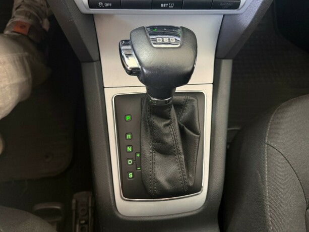 skoda-octavia-bensin-2011-big-22
