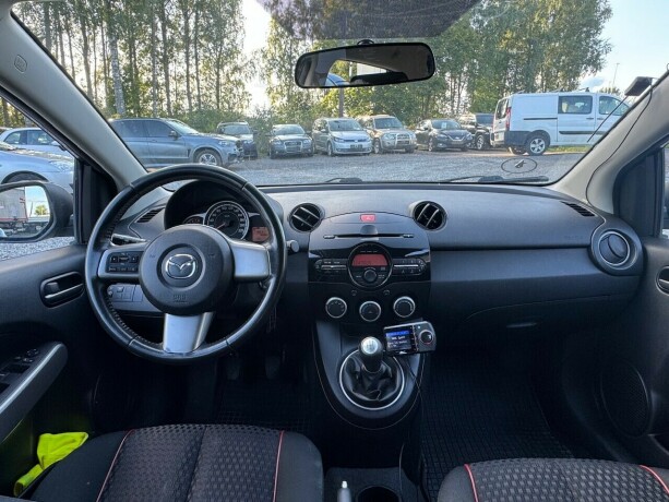 mazda-2-bensin-2012-big-13