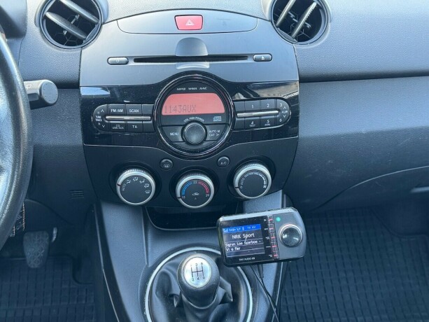 mazda-2-bensin-2012-big-15
