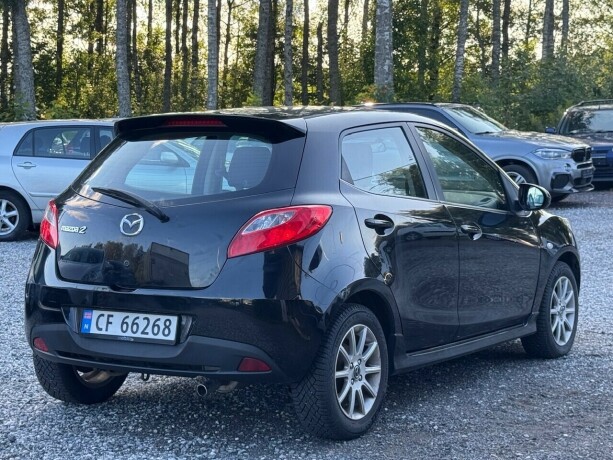 mazda-2-bensin-2012-big-4