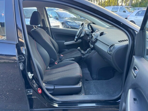 mazda-2-bensin-2012-big-8