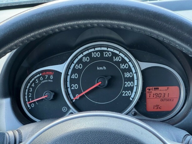 mazda-2-bensin-2012-big-14
