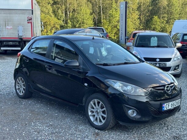 mazda-2-bensin-2012-big-5