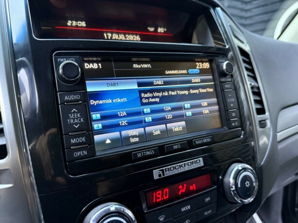 mitsubishi-pajero-diesel-2015-big-17