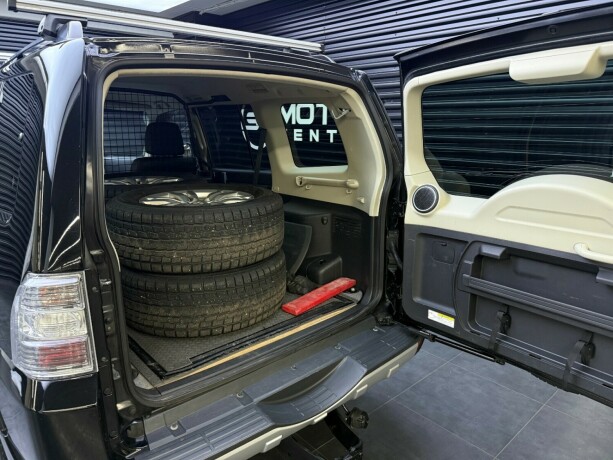 mitsubishi-pajero-diesel-2015-big-25