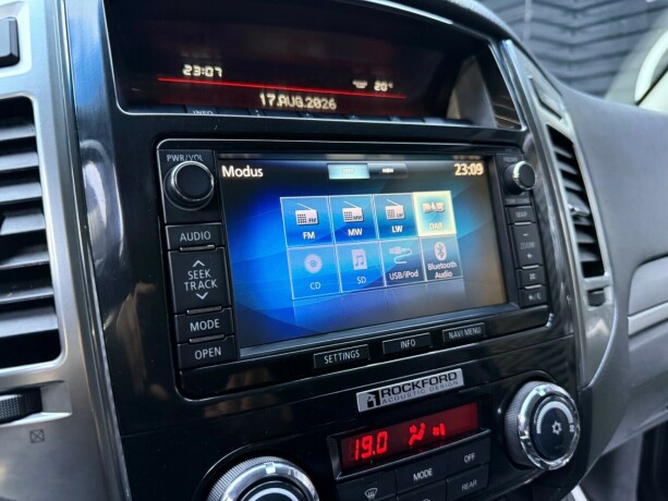 mitsubishi-pajero-diesel-2015-big-15