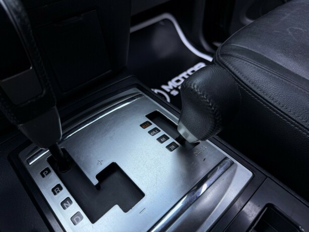 mitsubishi-pajero-diesel-2015-big-20