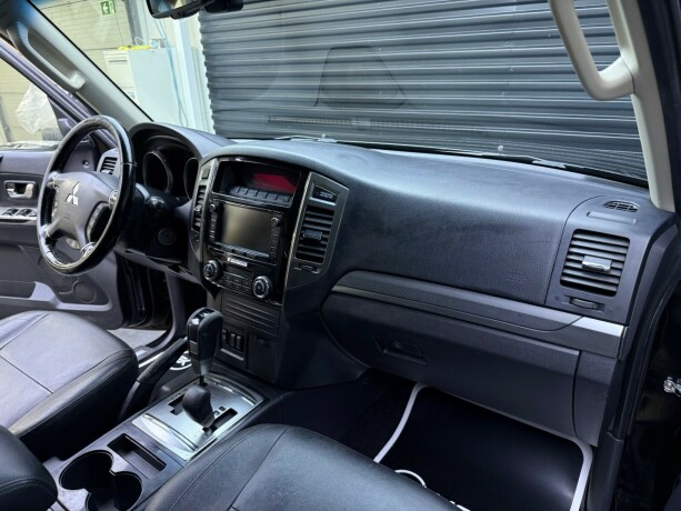mitsubishi-pajero-diesel-2015-big-10