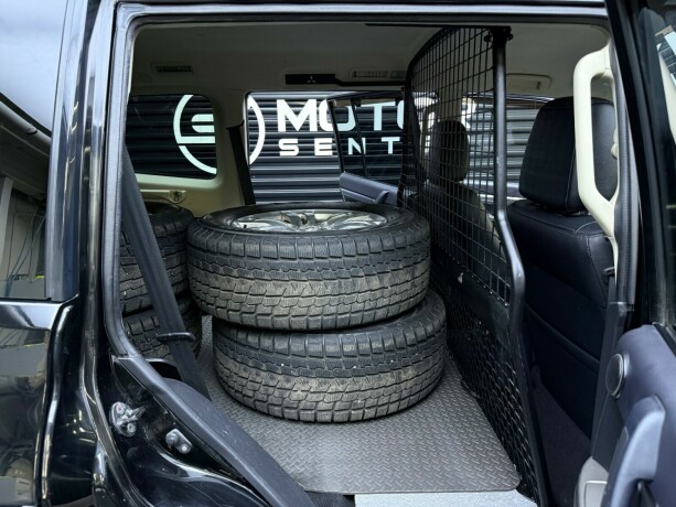 mitsubishi-pajero-diesel-2015-big-23