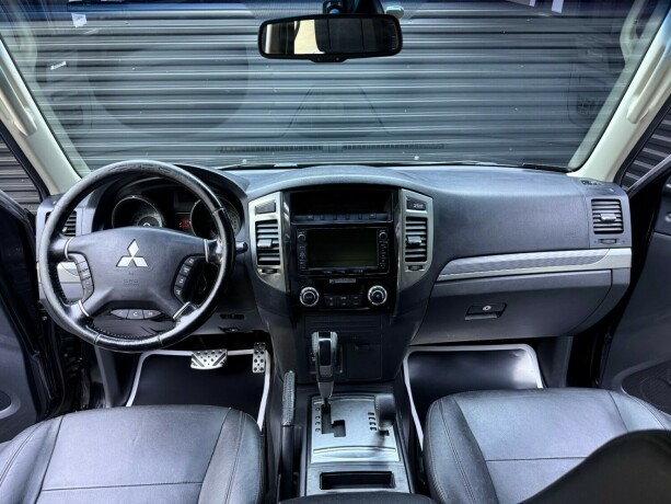 mitsubishi-pajero-diesel-2015-big-8