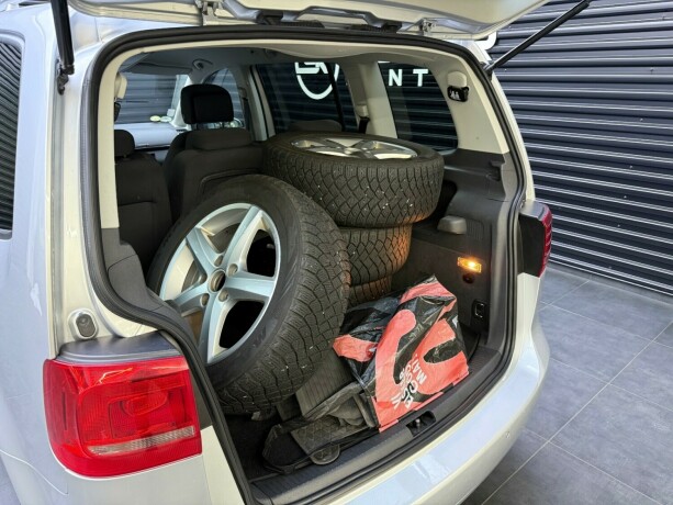 volkswagen-touran-diesel-2015-big-28