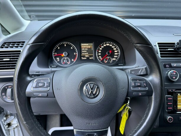 volkswagen-touran-diesel-2015-big-12
