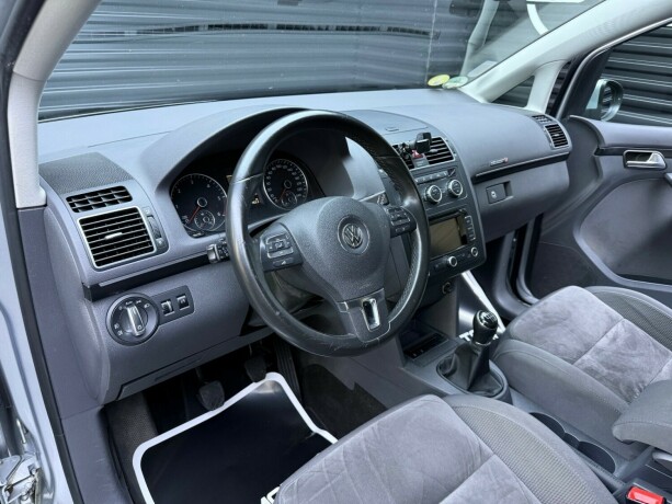 volkswagen-touran-diesel-2015-big-10