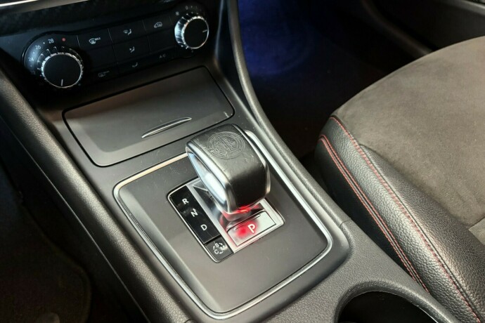 mercedes-benz-a45-bensin-2014-big-13
