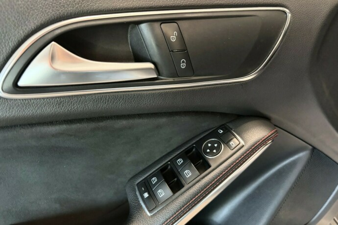 mercedes-benz-a45-bensin-2014-big-22