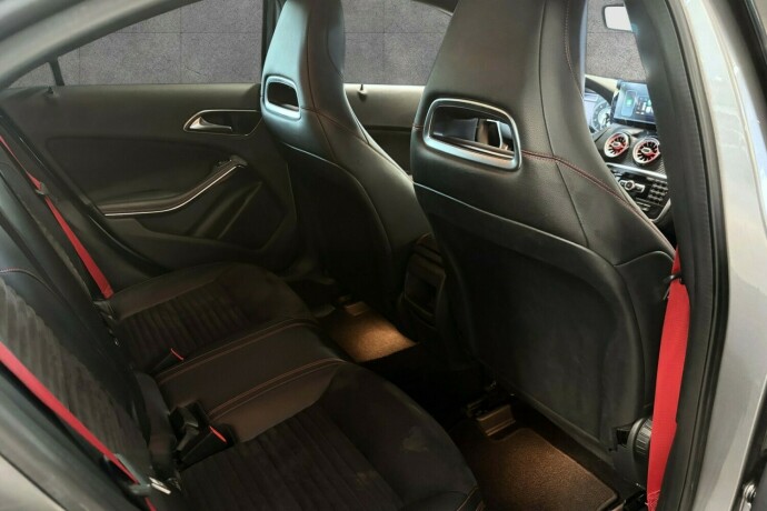 mercedes-benz-a45-bensin-2014-big-20