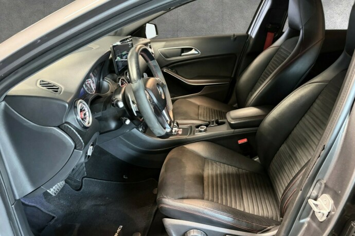 mercedes-benz-a45-bensin-2014-big-8