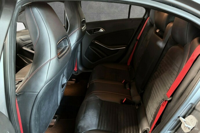 mercedes-benz-a45-bensin-2014-big-16