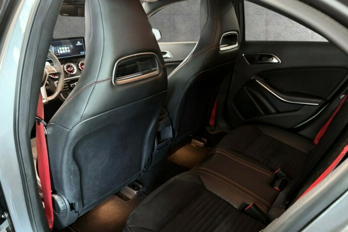 mercedes-benz-a45-bensin-2014-big-17