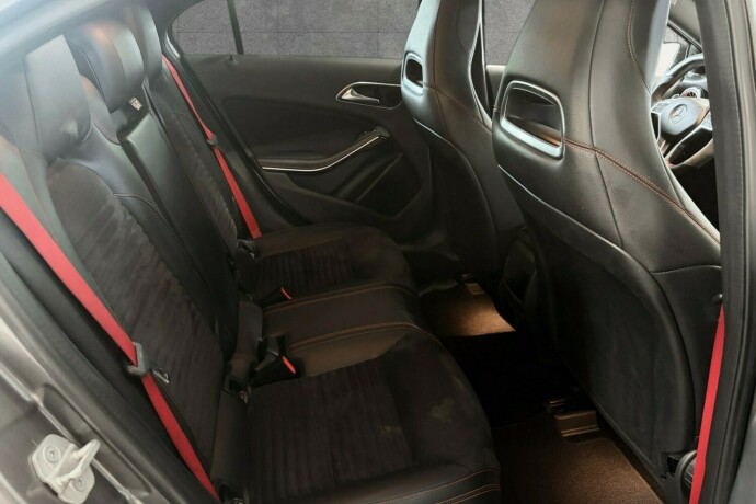 mercedes-benz-a45-bensin-2014-big-19