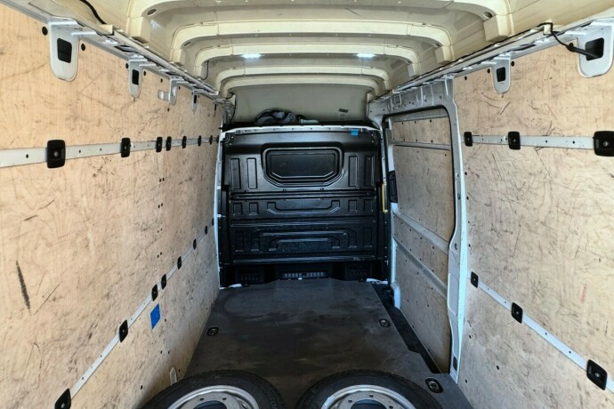volkswagen-crafter-diesel-2019-big-35