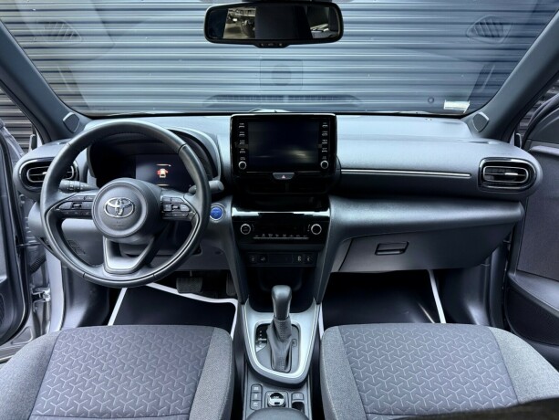 toyota-yaris-cross-elektrisitetbensin-2023-big-8