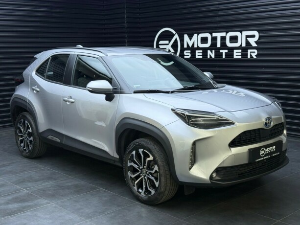 toyota-yaris-cross-elektrisitetbensin-2023-big-0