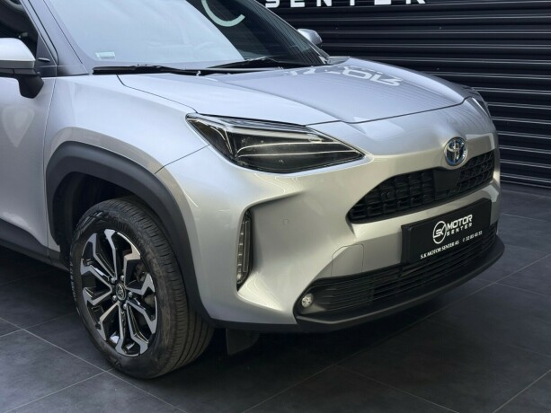 toyota-yaris-cross-elektrisitetbensin-2023-big-2