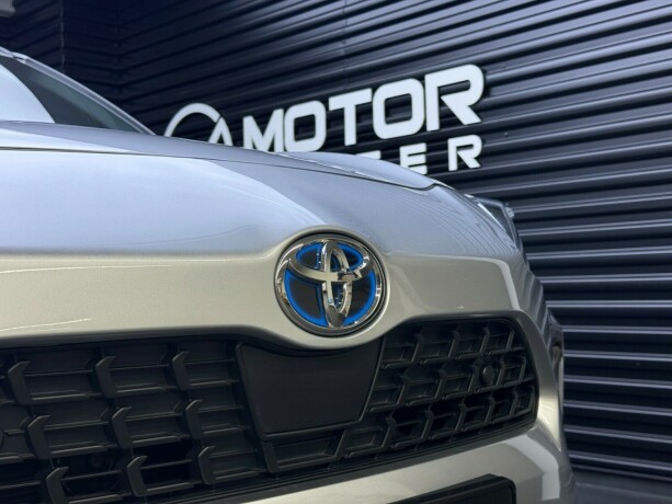 toyota-yaris-cross-elektrisitetbensin-2023-big-4