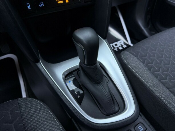 toyota-yaris-cross-elektrisitetbensin-2023-big-19