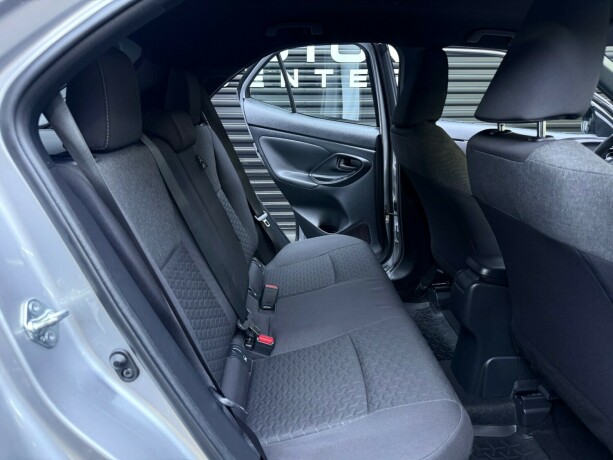 toyota-yaris-cross-elektrisitetbensin-2023-big-25