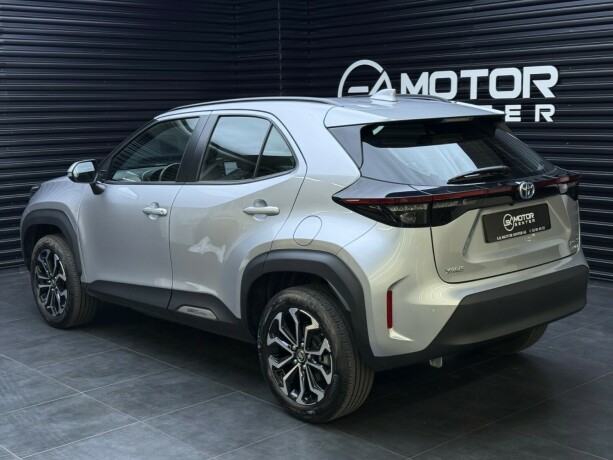 toyota-yaris-cross-elektrisitetbensin-2023-big-1