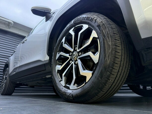 toyota-yaris-cross-elektrisitetbensin-2023-big-7