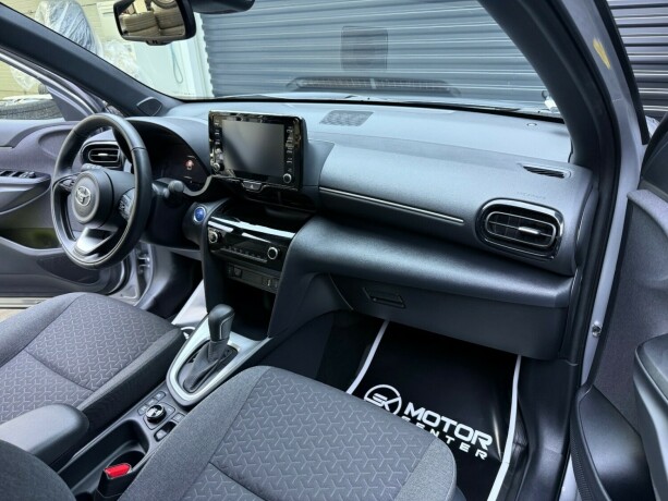toyota-yaris-cross-elektrisitetbensin-2023-big-9