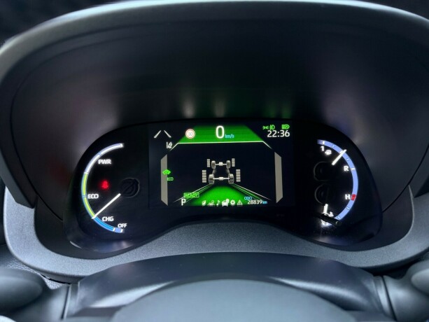 toyota-yaris-cross-elektrisitetbensin-2023-big-12