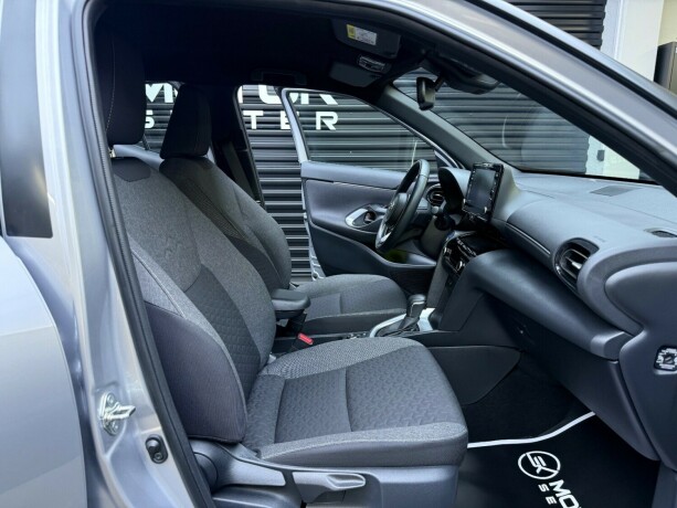 toyota-yaris-cross-elektrisitetbensin-2023-big-23